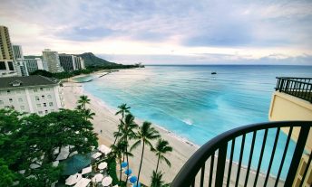 Moana Surfrider vs Royal Hawaiian: Review of the two best Marriott hotels on Waikiki Beach - featured image